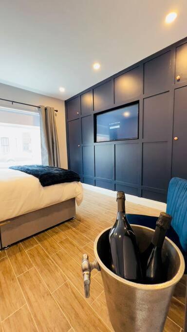 Apartmán The King'S Parlour Whitehead Exteriér fotografie